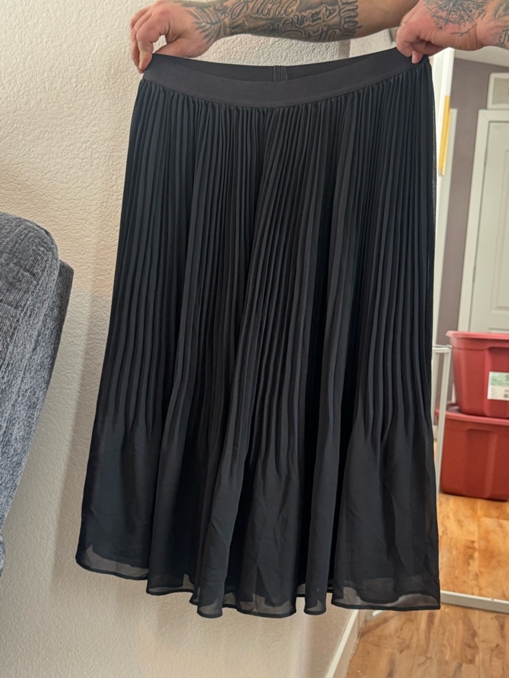 Reitmans Black Pleated Midi Skirt